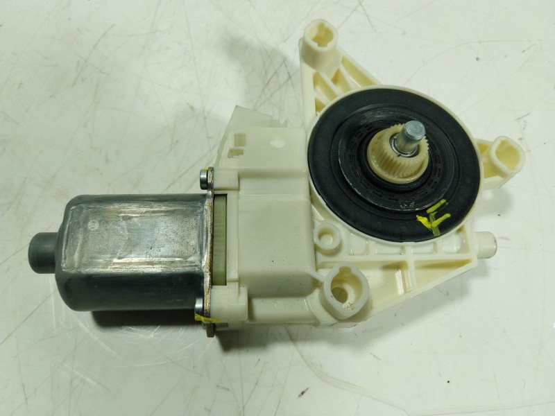 Recambio de motor elevalunas delantero derecho para mercedes-benz vito kasten 2.1 cdi cat referencia OEM IAM A4479063600  