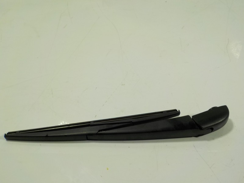 Recambio de brazo limpia trasero para lexus nx 300h 2wd referencia OEM IAM 8524178040  