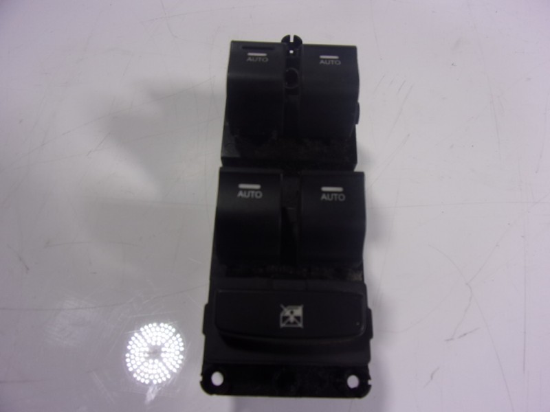 Recambio de mando elevalunas delantero izquierdo para hyundai i40 1.7 crdi cat referencia OEM IAM 935713Z000 935703Z000 