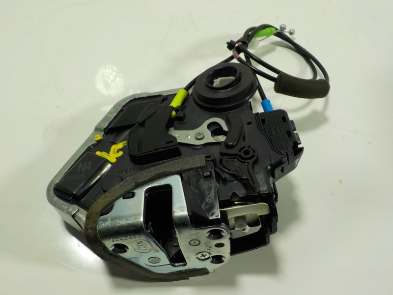 Recambio de cerradura puerta trasera izquierda para lexus nx 300h 2wd referencia OEM IAM 6906012410  