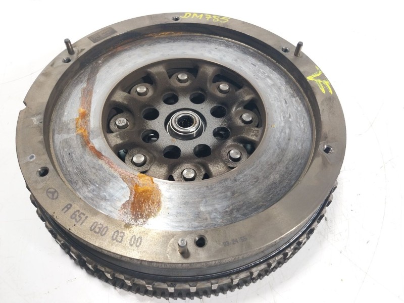 Recambio de volante motor para mercedes-benz vito kasten 2.1 cdi cat referencia OEM IAM A6510300300  