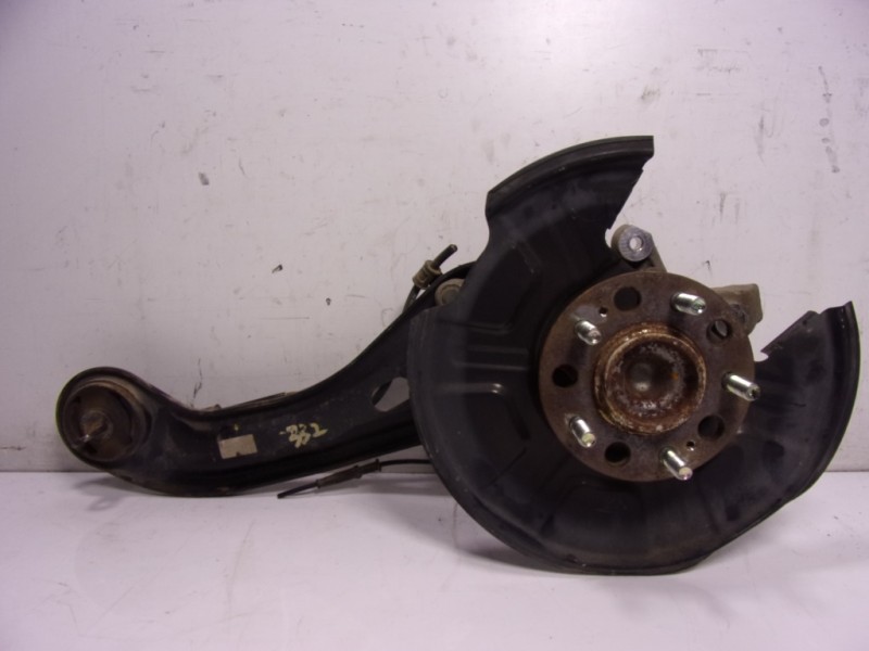 Recambio de mangueta trasera izquierda para hyundai i40 1.7 crdi cat referencia OEM IAM 527103Z010  527303S200