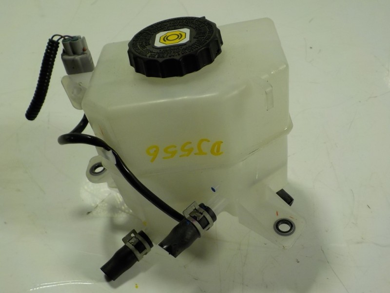 Recambio de deposito servo para lexus nx 300h 2wd referencia OEM IAM 4722078010  