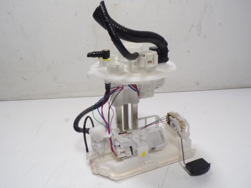 Recambio de aforador para toyota rav4 hybrid 4x2 advance referencia OEM IAM 2310125040 7702042260 