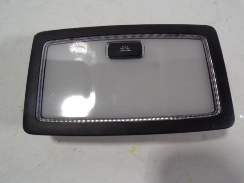 Recambio de piloto interior para lexus ux (za10) 250h e-four referencia OEM IAM 8136076010C0  