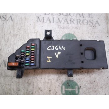 CAJA RELES / FUSIBLES 