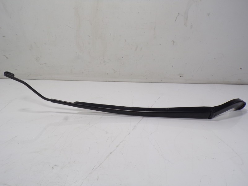 Recambio de brazo limpia delantero derecho para toyota rav4 hybrid 4x2 advance referencia OEM IAM 8521142210  