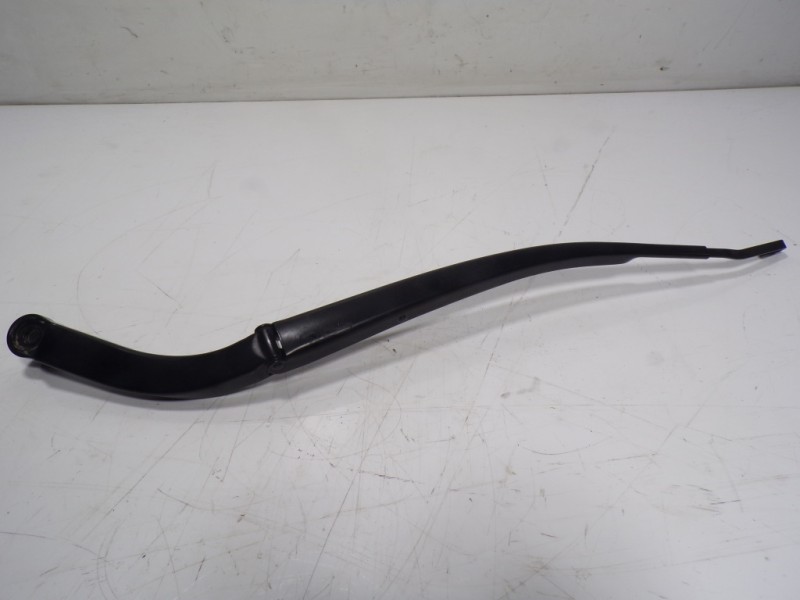 Recambio de brazo limpia delantero izquierdo para toyota rav4 hybrid 4x2 advance referencia OEM IAM 8522142220  