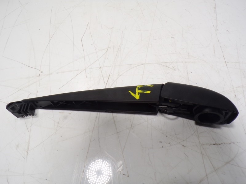 Recambio de brazo limpia trasero para toyota rav4 hybrid 4x2 advance referencia OEM IAM 8524142110  