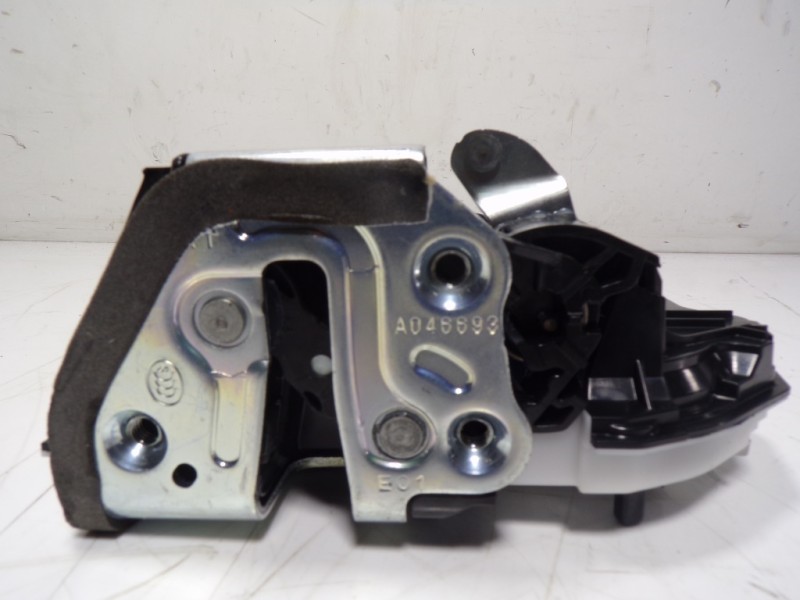 Recambio de cerradura puerta trasera derecha para toyota rav4 hybrid 4x2 advance referencia OEM IAM 6905048060 10604223 