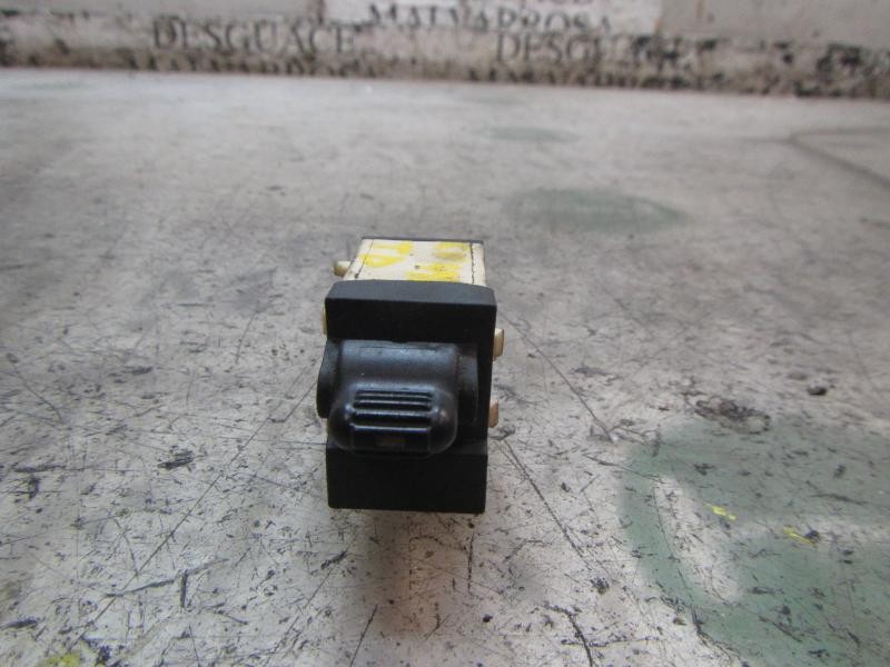 Recambio de mando elevalunas trasero derecho para chrysler jeep cherokee (kj) 2.5 crd cat referencia OEM IAM   