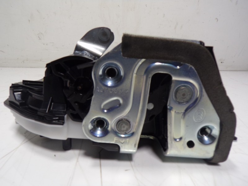 Recambio de cerradura puerta trasera izquierda para toyota rav4 hybrid 4x2 advance referencia OEM IAM 6906048060 10604223 