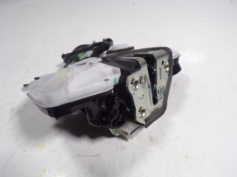 Recambio de cerradura puerta delantera derecha para toyota corolla (e21) referencia OEM IAM 6903002511  