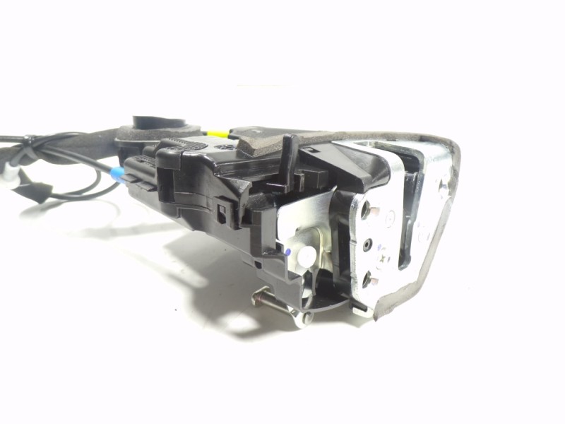 Recambio de cerradura puerta trasera derecha para toyota corolla (e21) referencia OEM IAM 6905002580  