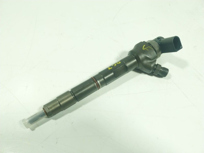 Recambio de inyector para volkswagen polo 1.6 tdi dpf referencia OEM IAM  04L130277G 
