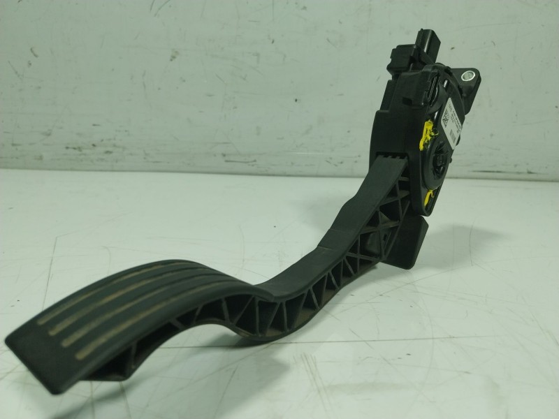 Recambio de potenciometro pedal para ford c-max 1.6 tdci cat referencia OEM IAM 1682673  