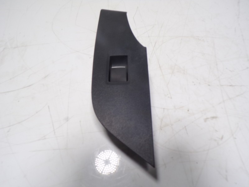 Recambio de mando elevalunas trasero izquierdo para toyota rav4 hybrid 4x2 advance referencia OEM IAM 7427242110 7427242110 