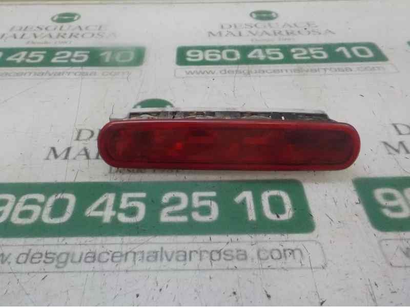 Recambio de piloto trasero central para fiat doblo 1.3 16v jtd cat referencia OEM IAM 51821699  