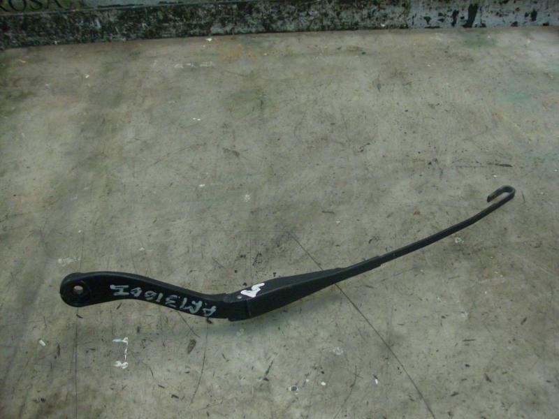 Recambio de brazo limpia delantero izquierdo para lancia lybra station wagon 1.9 jtd referencia OEM IAM   