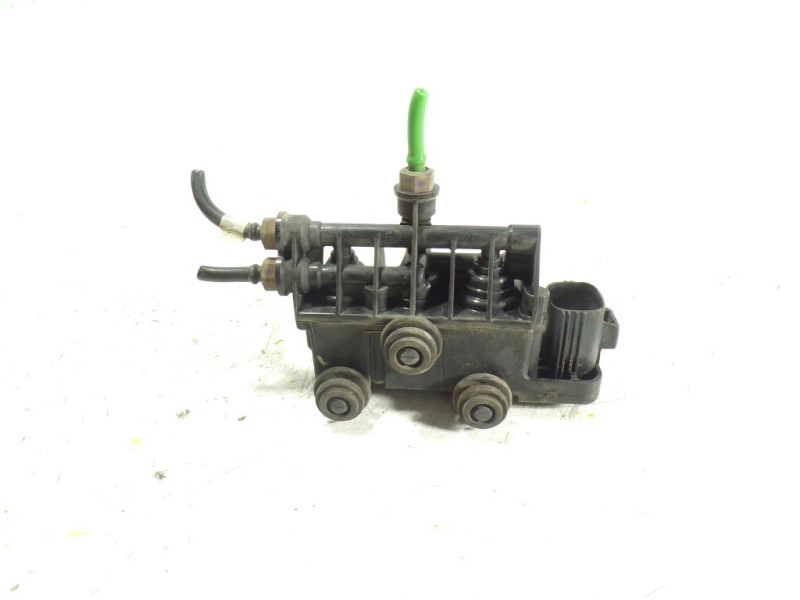 Recambio de valvula aire adicional para land rover discovery 4 tdv6 se referencia OEM IAM RVH000095 RVH000095 