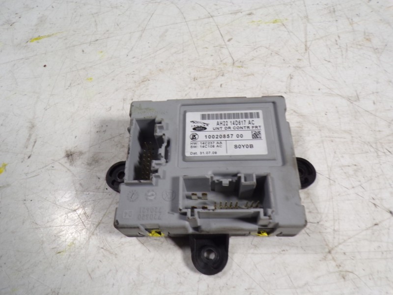 Recambio de modulo electronico para land rover discovery 4 tdv6 se referencia OEM IAM LR019220 AH2214D617AC 