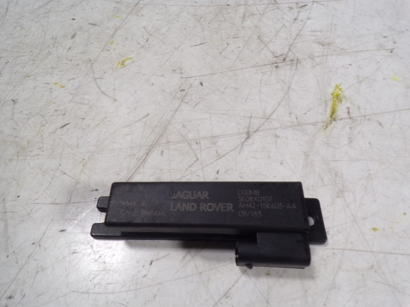 Recambio de modulo electronico para land rover discovery 4 tdv6 se referencia OEM IAM LR012709 AH4215K603AA 
