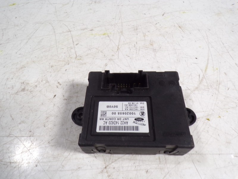 Recambio de modulo electronico para land rover discovery 4 tdv6 se referencia OEM IAM LR016363 AH2214D620AC 