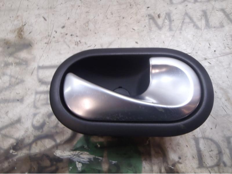 Recambio de maneta interior delantera derecha para renault clio iii confort dynamique referencia OEM IAM   