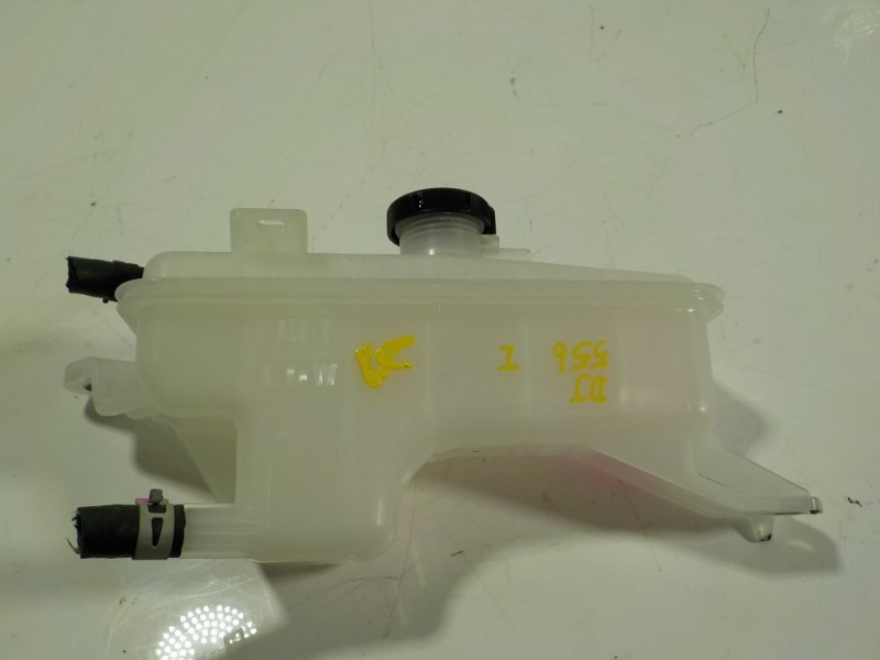 Recambio de deposito expansion para lexus nx 300h 2wd referencia OEM IAM 1647028113  