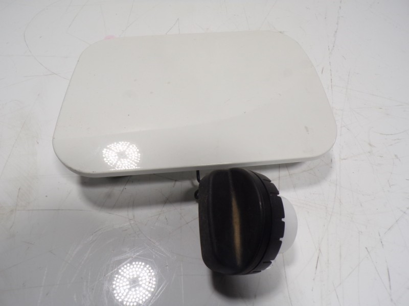 Recambio de tapa combustible para toyota rav4 hybrid 4x2 advance referencia OEM IAM 7735042100  