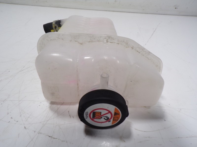 Recambio de deposito expansion para toyota rav4 hybrid 4x2 advance referencia OEM IAM   