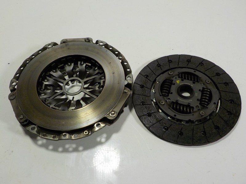 Recambio de kit embrague para audi a4 ber. (b8) 2.0 16v tdi referencia OEM IAM 0B1141015D 124043710 