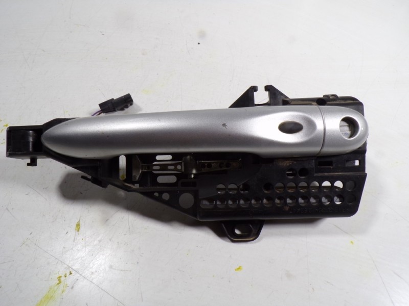 Recambio de maneta exterior delantera izquierda para renault captur 0.9 tce referencia OEM IAM 806706656R  