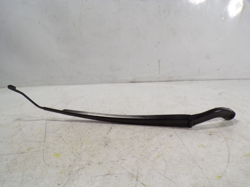 Recambio de brazo limpia delantero derecho para toyota rav4 hybrid 4x2 advance referencia OEM IAM 8521142210  