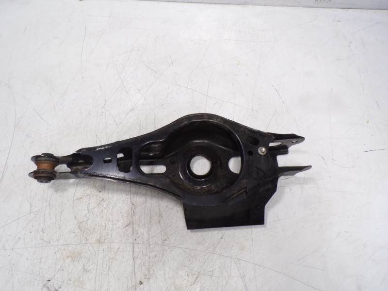 Recambio de brazo suspension inferior trasero derecho para toyota rav4 hybrid 4x2 advance referencia OEM IAM 4873042060  
