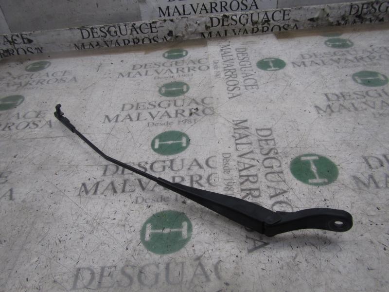 Recambio de brazo limpia delantero izquierdo para peugeot 207 xs referencia OEM IAM   