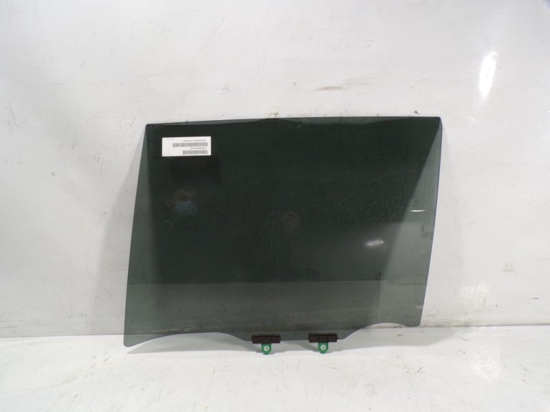 Recambio de cristal puerta trasero izquierdo para toyota rav4 hybrid 4x2 advance referencia OEM IAM 6810442200  