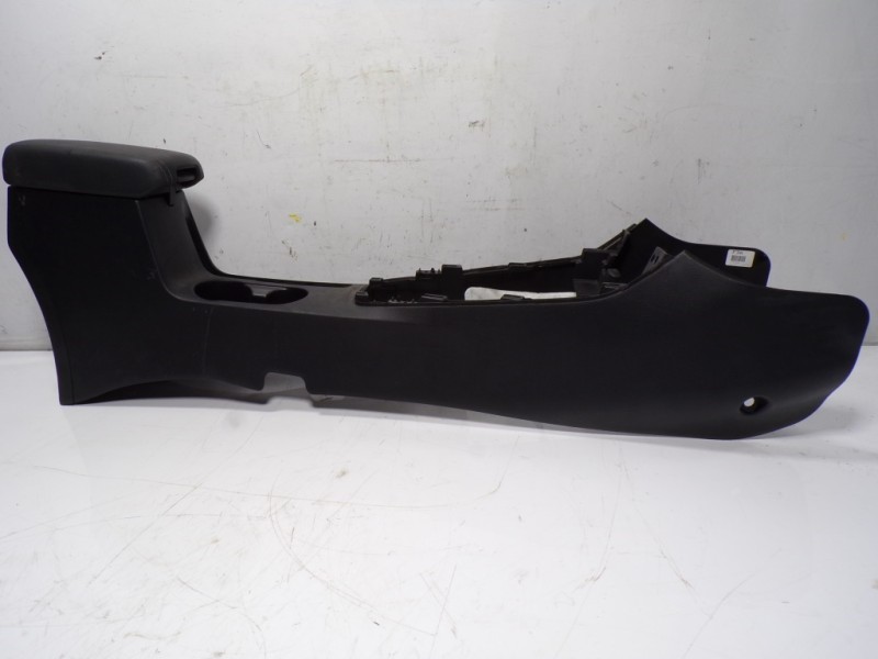 Recambio de apoyabrazos central para kia rio (yb) 1.2 cat referencia OEM IAM 84611H8100WK  