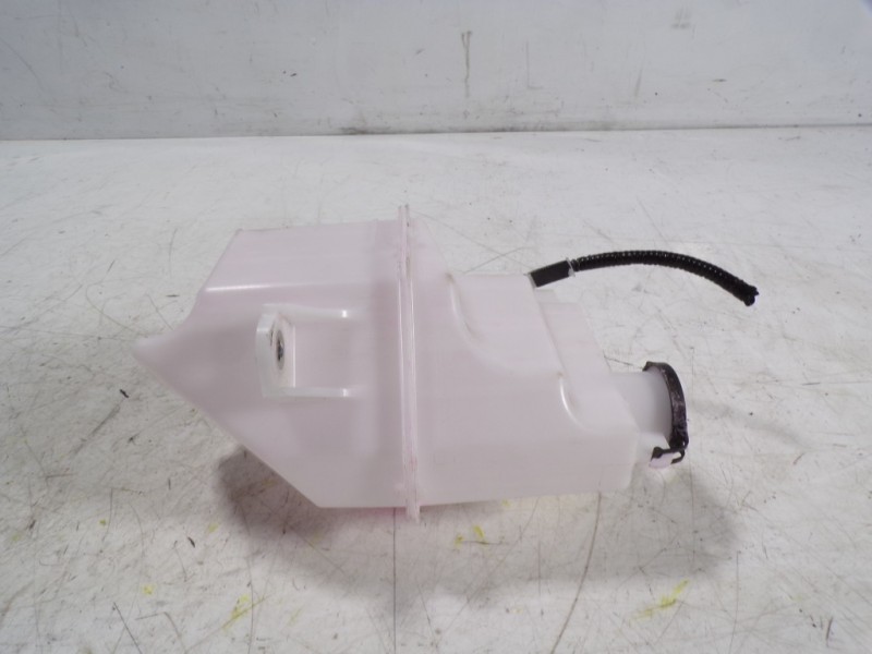 Recambio de deposito expansion para toyota rav4 hybrid 4x2 advance referencia OEM IAM 1647025050  