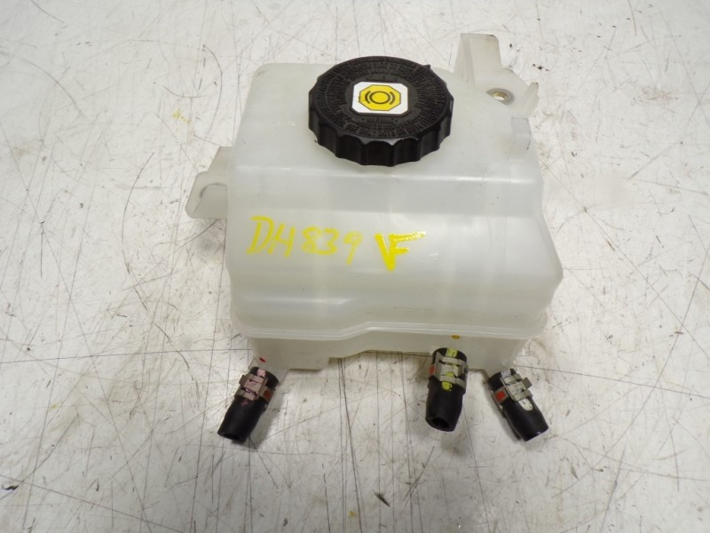 Recambio de deposito servo para toyota rav4 hybrid 4x2 advance referencia OEM IAM 4722042140  