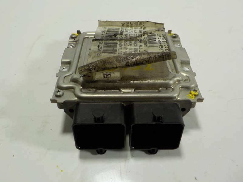 Recambio de centralita motor uce para alfa romeo giulietta (191) 1.4 turbo cat referencia OEM IAM 55261250 55261250 