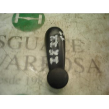 MANETA ELEVALUNAS TRASERA IZQUIERDA 