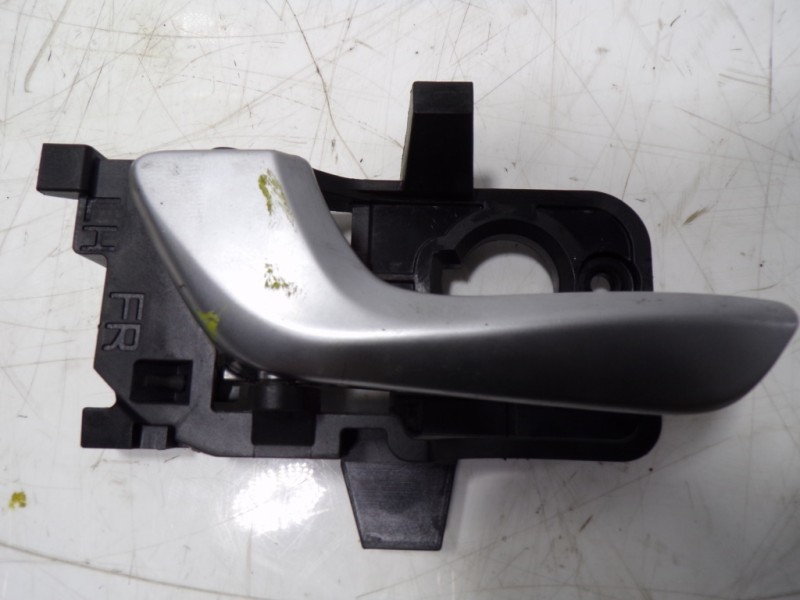 Recambio de maneta interior delantera izquierda para kia rio (yb) 1.2 cat referencia OEM IAM 82610H8510SA1  