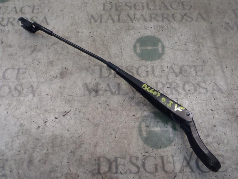 Recambio de brazo limpia delantero izquierdo para renault twingo authentique referencia OEM IAM   