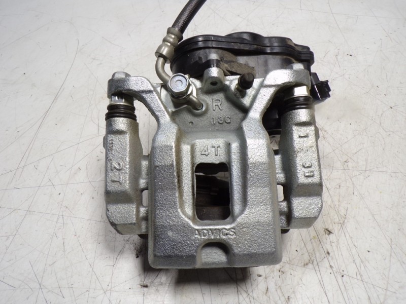 Recambio de pinza freno trasera derecha para toyota rav4 hybrid 4x2 advance referencia OEM IAM 4783042100  