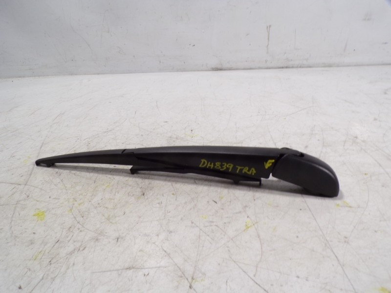 Recambio de brazo limpia trasero para toyota rav4 hybrid 4x2 advance referencia OEM IAM 8524142110  