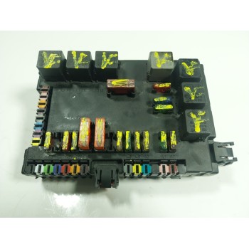 CAJA RELES / FUSIBLES A2215450801 2215403250 