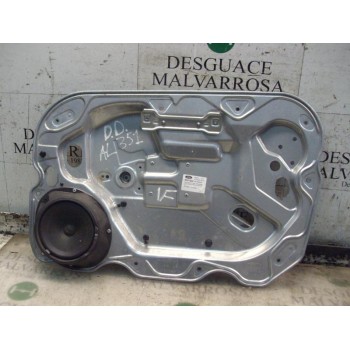 ELEVALUNAS DELANTERO DERECHO 