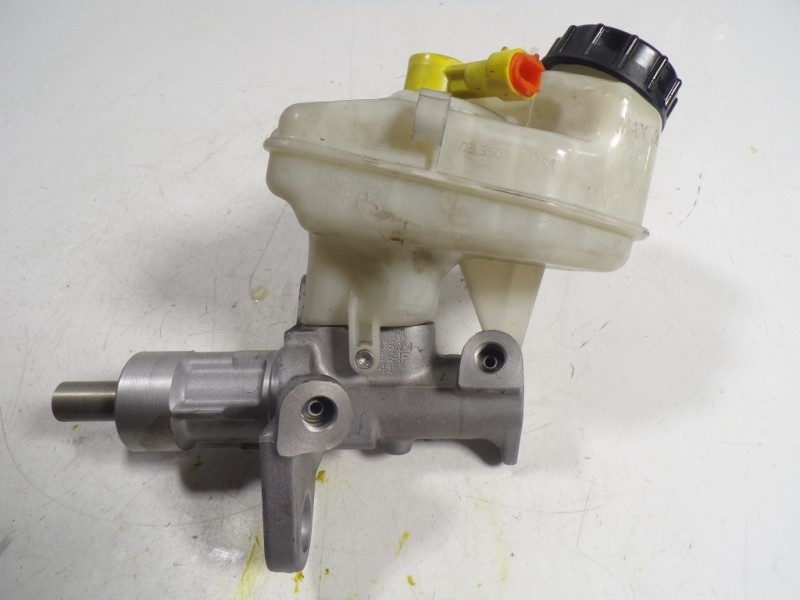 Recambio de bomba freno para opel insignia sports tourer 2.0 16v cdti referencia OEM IAM 558404  