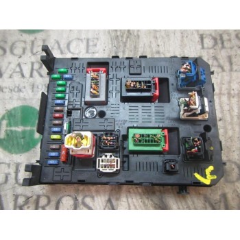 CAJA RELES / FUSIBLES 